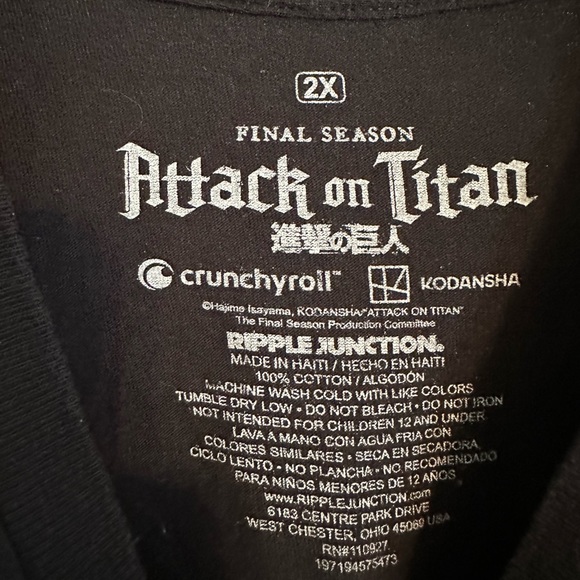 Attack on Titan T-Shirt - Picture 2 of 3